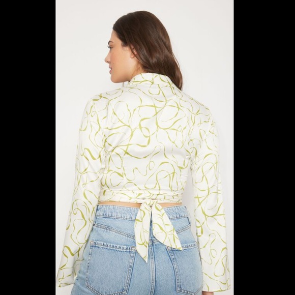 Dynamite wrap crop top - Picture 2 of 4